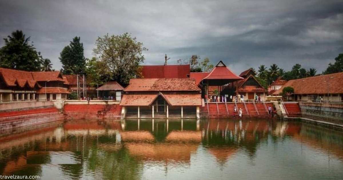 Ambalapuzha Temple Palpayasam prasadam counter with devotees.