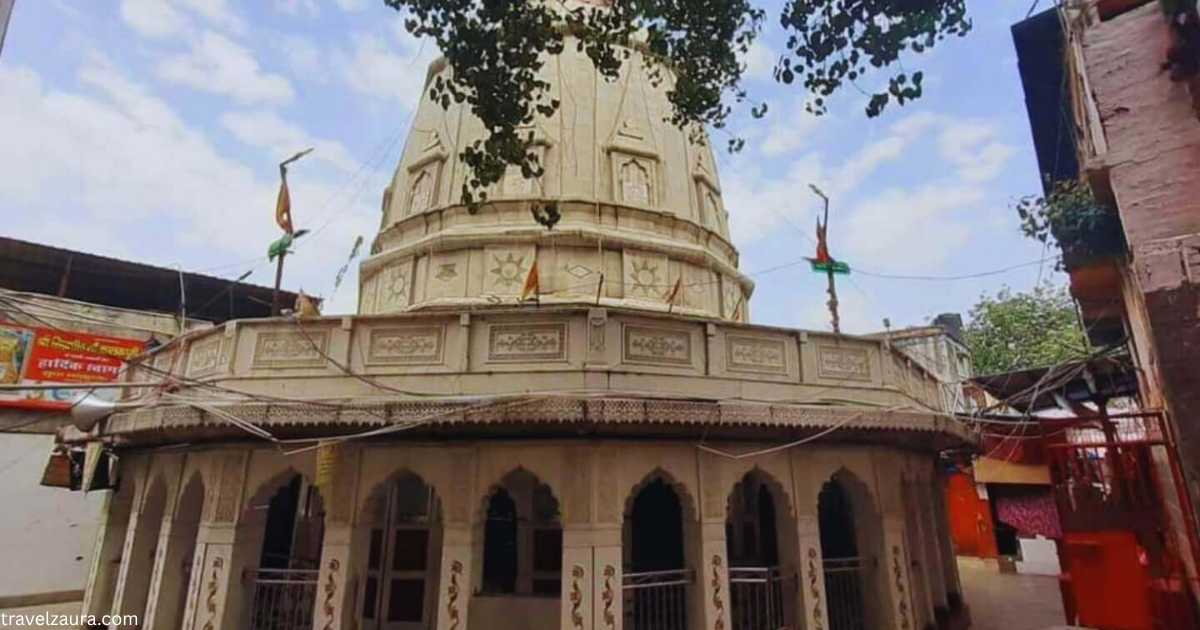 Kalkaji Mandir entrance during morning darshan in Delhi.
