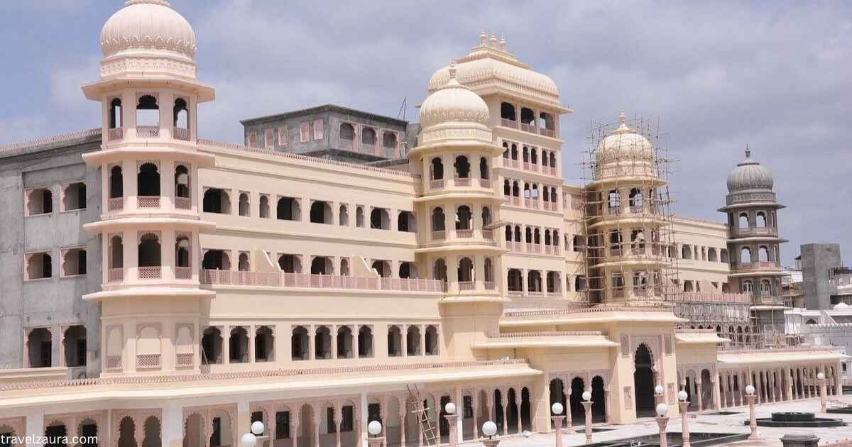 Shrinathji Temple Darshan exterior view during morning darshan hours.