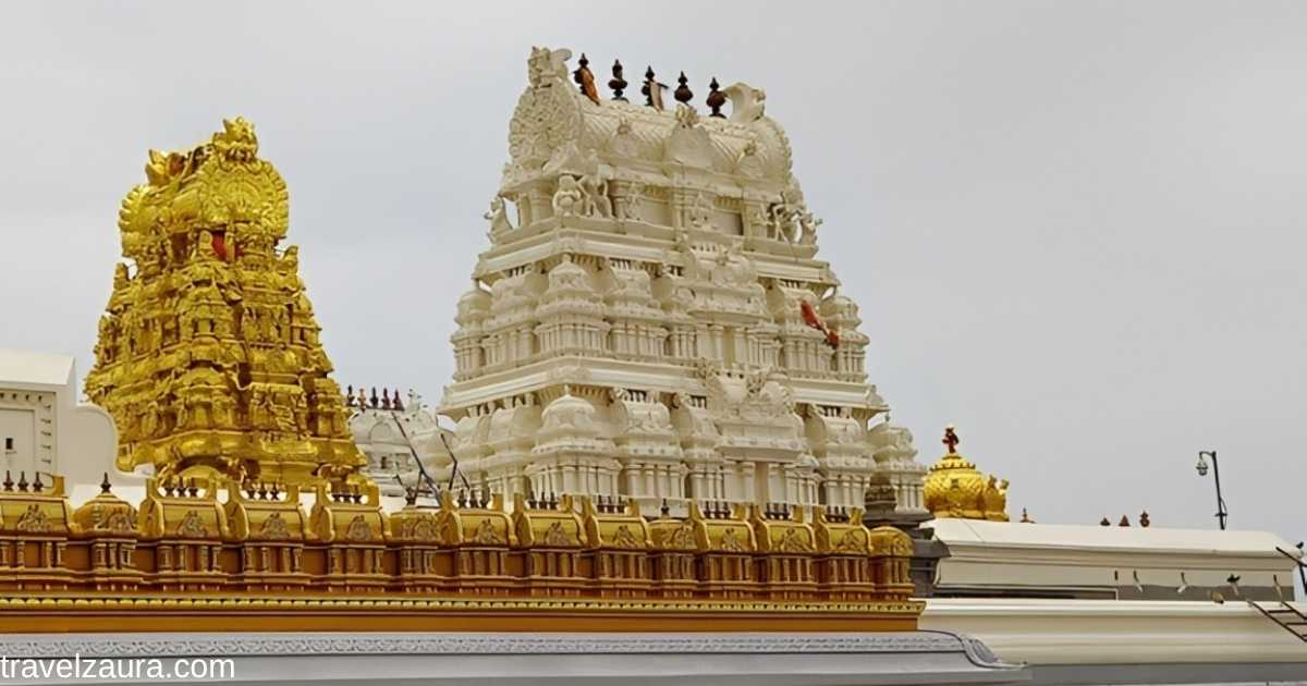 Kanchi Kamakshi Temple gopuram in Kanchipuram, Tamil Nadu.