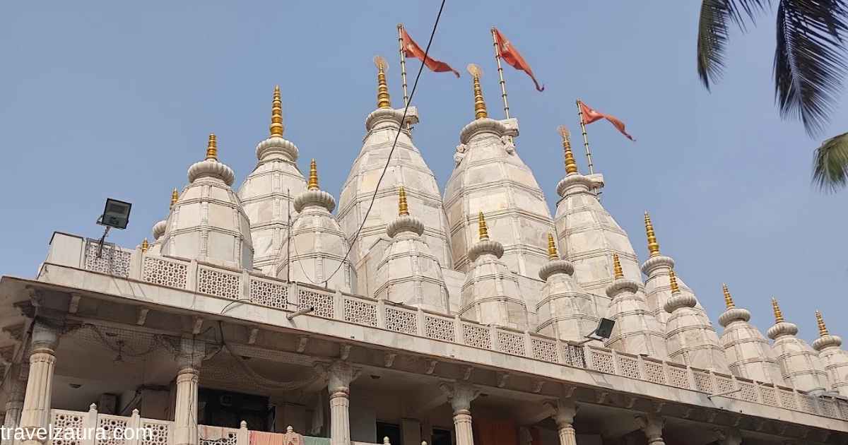 ISKCON Temple Mumbai, Juhu, during morning aarti.