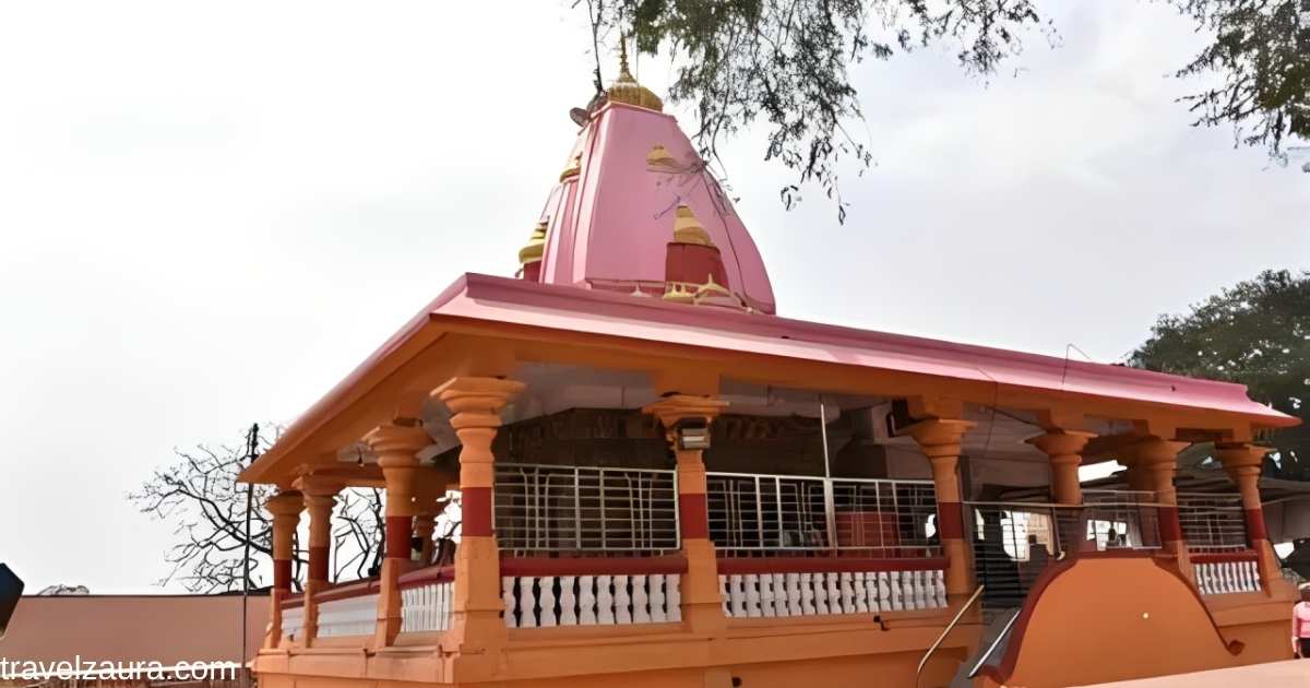 Kal Bhairav Temple Ujjain entrance with devotees offering prayers.