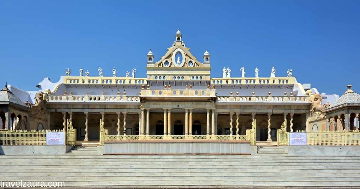 Nidhivan timing: darshan hours at the sacred Vrindavan forest.