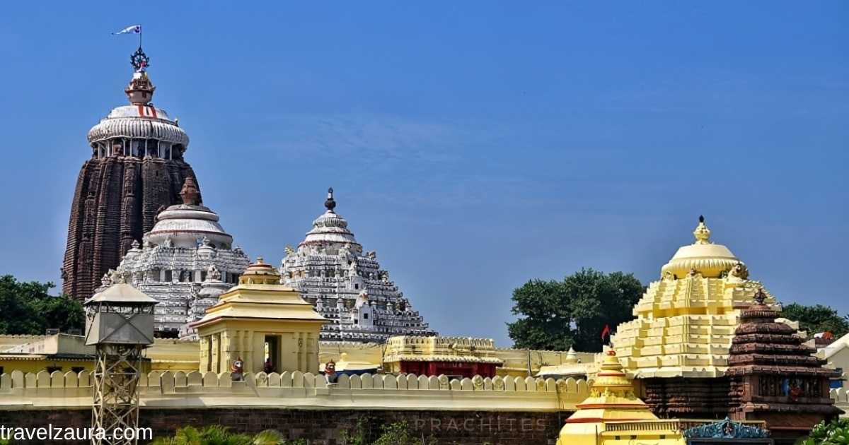 Devotees at Puri Jagannath Temple gate, shown with puri jagannath temple timings.